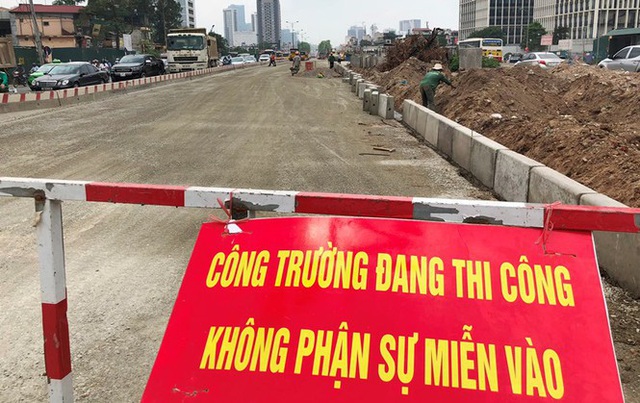 Cận cảnh các công trình thi công rùa gây ô nhiễm bụi - Ảnh 1.