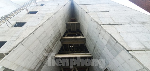 Cận cảnh tòa nhà triển lãm 800 tỷ xây dựng dang dở ở Thủ Thiêm - Ảnh 12.