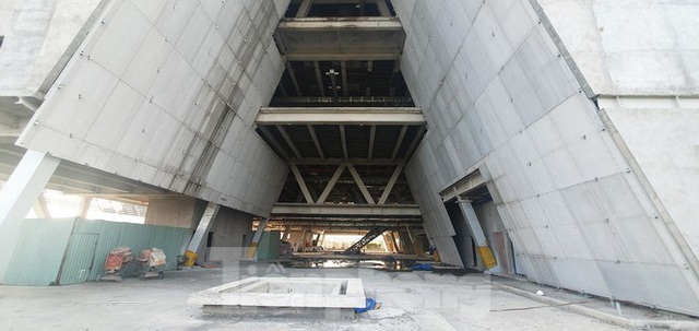 Cận cảnh tòa nhà triển lãm 800 tỷ xây dựng dang dở ở Thủ Thiêm - Ảnh 13.