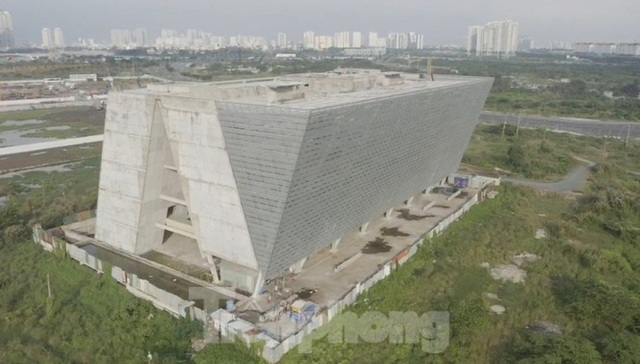Cận cảnh tòa nhà triển lãm 800 tỷ xây dựng dang dở ở Thủ Thiêm - Ảnh 14.