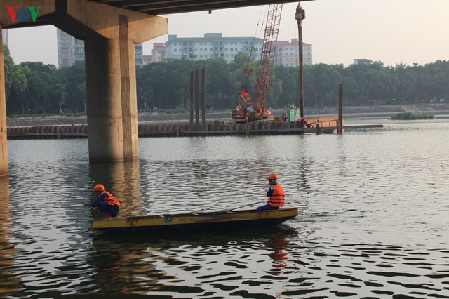Cận cảnh xây hai cầu thấp qua hồ Linh Đàm giải toả ùn tắc cửa ngõ phía nam thành phố - Ảnh 12.