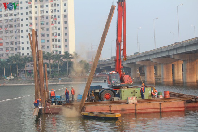 Cận cảnh xây hai cầu thấp qua hồ Linh Đàm giải toả ùn tắc cửa ngõ phía nam thành phố - Ảnh 3.