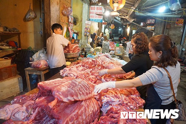 Giá thịt lợn tăng sốc, dân buôn kêu ế thảm - Ảnh 3.