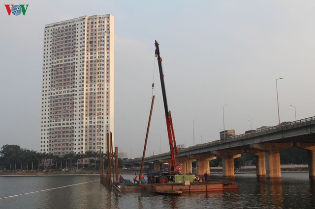 Cận cảnh xây hai cầu thấp qua hồ Linh Đàm giải toả ùn tắc cửa ngõ phía nam thành phố - Ảnh 7.