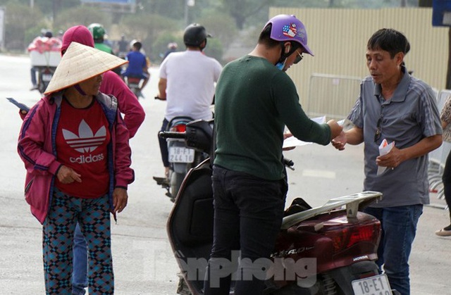 Dân phe hét vé trận Việt Nam - Thái Lan gấp 10 lần giá gốc - Ảnh 4.