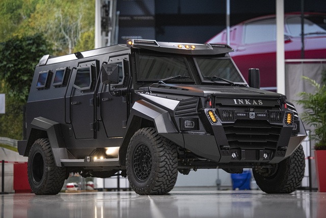 Choáng ngợp trước độ xịn xò của xe SUV bóc thép dành cho nhà giàu: Pháo đài di động với khả năng chống đạn tương đương xe của đội đặc nhiệm SWAT! - Ảnh 1.