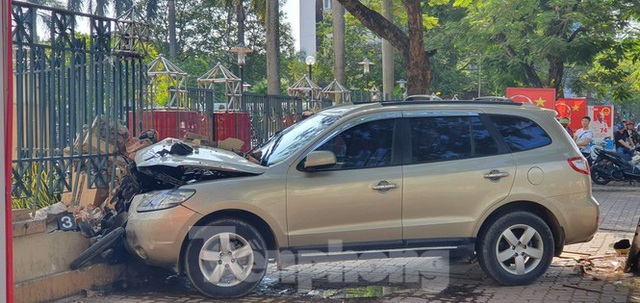 Xe ô tô điên tông hàng loạt người bị thương ở Hải Phòng - Ảnh 1.