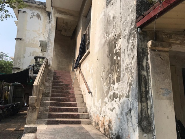 Bên trong căn biệt thự kiểu Pháp hoang tàn trên đất vàng Hà Nội trở thành nơi gửi xe - Ảnh 5.