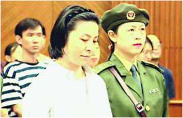 Vợ con chết thảm, người tình tù chung thân, quan bự Trung Quốc lĩnh án tử - Ảnh 1.