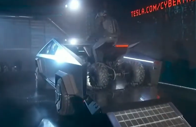 Tesla ra mat Cybertruck Tang toc nhanh hon ca sieu xe the thao vo chong dan co the chay 800 km moi can sac pin gia khoi diem 39.900 USD