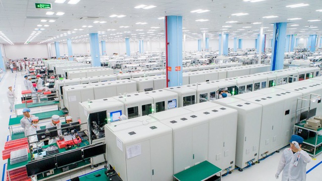 “Đột nhập” nhà máy, xem quy trình để thấy vì sao tỷ phú Phạm Nhật Vượng có thể sản xuất được 23 triệu smartphone/năm - Ảnh 2.