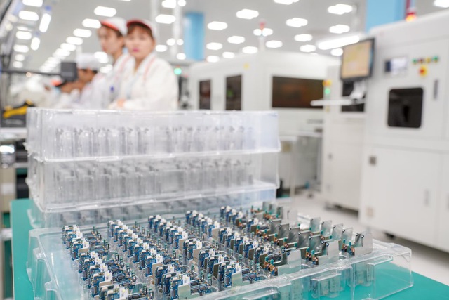 “Đột nhập” nhà máy, xem quy trình để thấy vì sao tỷ phú Phạm Nhật Vượng có thể sản xuất được 23 triệu smartphone/năm - Ảnh 6.