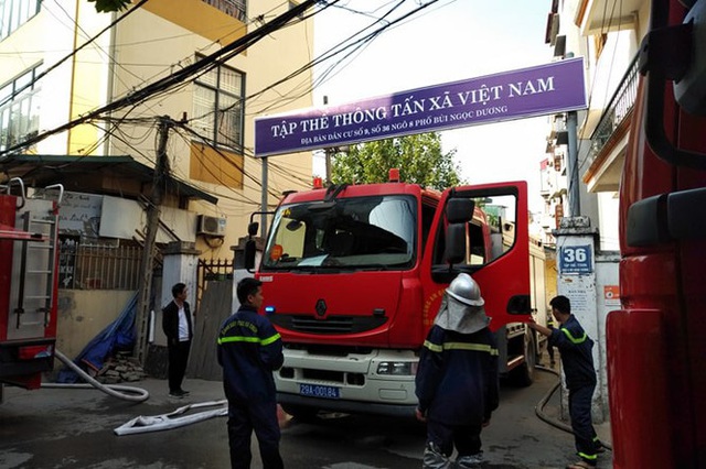 Xe chở gas phát nổ cháy dữ dội lan sang nhà giữa phố Bùi Ngọc Dương - Ảnh 3.