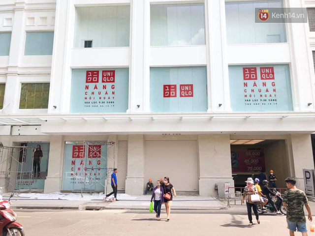 HOT: Store Uniqlo Việt Nam chính thức tháo bỏ phông bạt, hé lộ không gian ấn tượng bên trong do KTS Võ Trọng Nghĩa thiết kế - Ảnh 5.