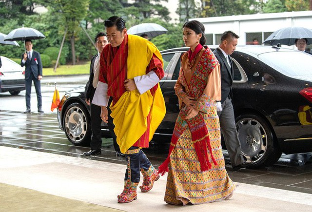 Mới 3 tuổi, tiểu Hoàng tử Bhutan đã thể hiện khí chất ngời ngời của một đấng quân vương trong bức hình mới nhất gây sốt dư luận - Ảnh 3.