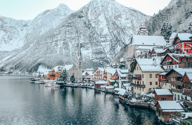 Trước vụ cháy ngày hôm nay, Hallstatt (Áo) được biết đến là thị trấn cổ nghìn năm với những hình ảnh đẹp mê ảo - Ảnh 1.