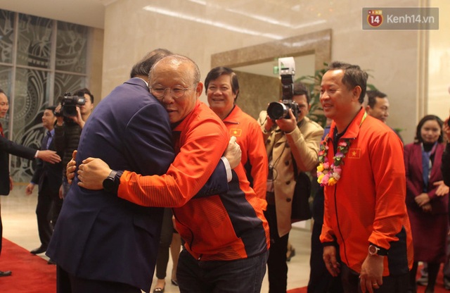 Thủ tướng Nguyễn Xuân Phúc gặp mặt và dùng bữa tối thân mật với các nhà vô địch SEA Games 30 - Ảnh 3.