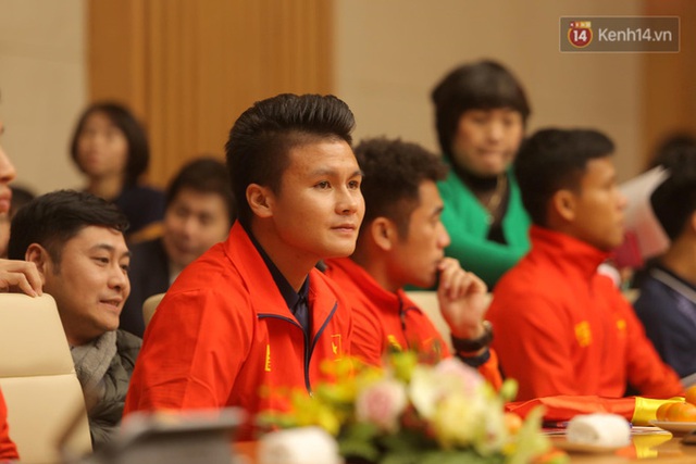 Thủ tướng Nguyễn Xuân Phúc gặp mặt và dùng bữa tối thân mật với các nhà vô địch SEA Games 30 - Ảnh 7.
