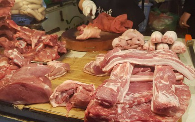Giá thịt lợn leo thang từng ngày, mỗi nơi 1 giá, thịt bò, cá, gà... lần lượt tăng theo - Ảnh 1.