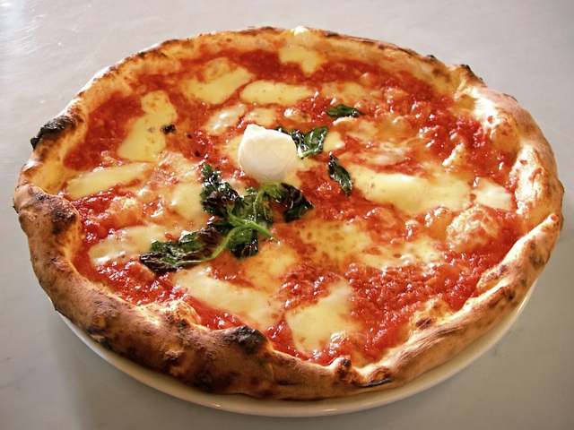 Có thể bạn chưa biết: Người đầu tiên trên thế giới đặt giao bánh pizza từ cách đây đến hơn 100 năm, và đó là một... Nữ hoàng - Ảnh 2.