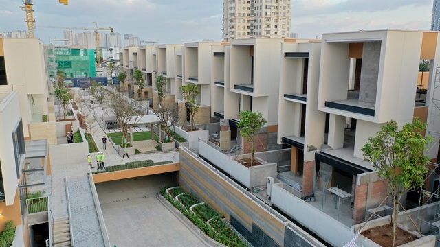2 khu biệt thự 100 tỉ đồng mỗi căn của giới siêu giàu khu Đông Sài Gòn - Ảnh 2.
