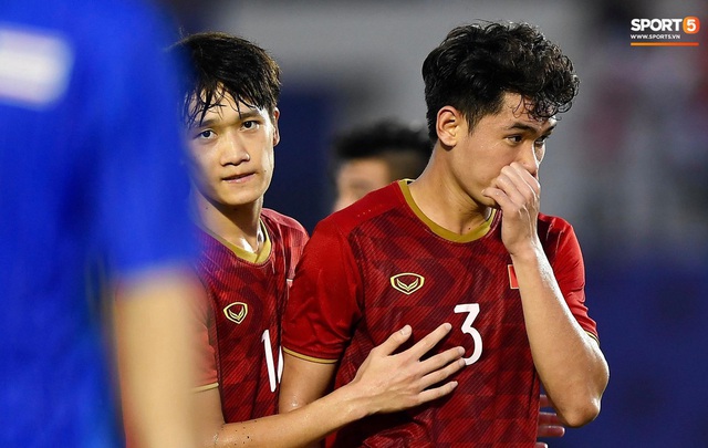 U22 Việt Nam ăn mừng đầy cảm xúc sau bàn thắng gỡ hòa 2-2 của Tiến Linh vào lưới U22 Thái Lan - Ảnh 4.