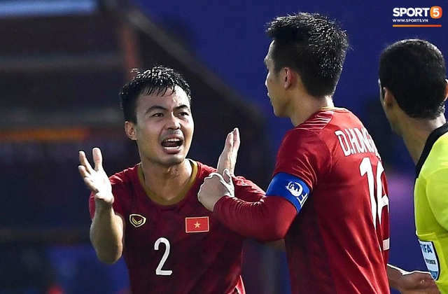 U22 Việt Nam ăn mừng đầy cảm xúc sau bàn thắng gỡ hòa 2-2 của Tiến Linh vào lưới U22 Thái Lan - Ảnh 9.