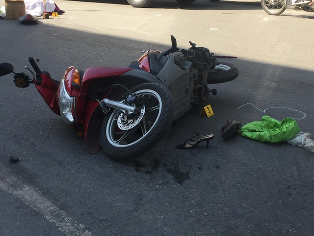 Hà Nội: Xe tải tông xe máy trên đường Nguyễn Trãi khiến 2 người tử vong - Ảnh 2.