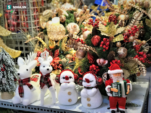 Tất bật “nặn” người tuyết dịp Noel, người dân phố cổ thu chục triệu mỗi ngày - Ảnh 13.