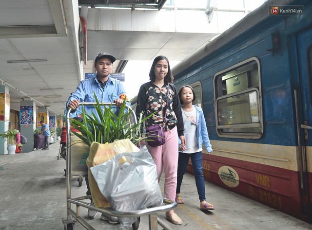 Kết thúc ngày làm việc cuối cùng của năm cũ: Người người vượt khói bụi kẹt xe, hân hoan về quê ăn Tết - Ảnh 3. Kết thúc ngày làm việc cuối cùng của năm cũ: Người người vượt khói bụi kẹt xe, hân hoan về quê ăn Tết - Ảnh 3.