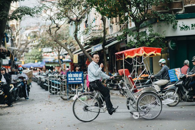 Chùm ảnh: Hà Nội 27 Tết đẹp dịu dàng, mộc mạc và ấp áp trong nắng Xuân sớm - Ảnh 10.