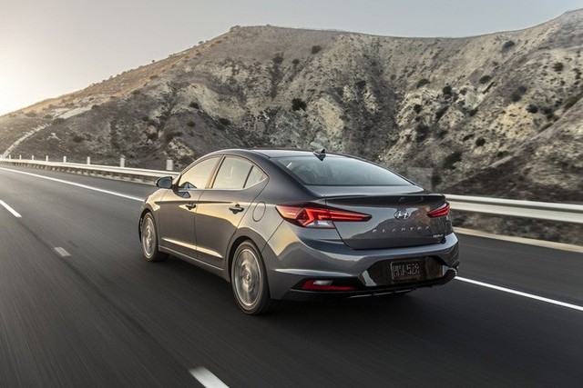 Hyundai Elantra 2019 sắp ra mắt Việt Nam, đấu Mazda3 nhưng Toyota Altis mới đáng lo - Ảnh 2.