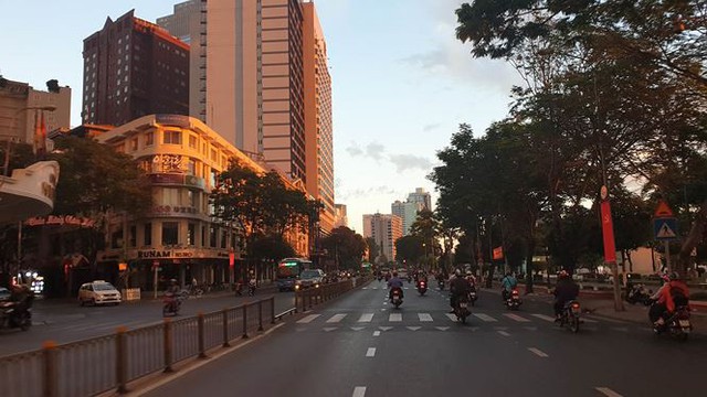 Ngày đầu đi làm sau kỳ nghỉ Tết, trung tâm Sài Gòn thông thoáng - Ảnh 1.