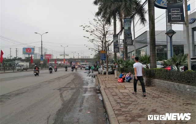 Bến xe, phố phường Thủ đô thông thoáng khác thường ngày đầu đi làm sau kỳ nghỉ Tết - Ảnh 1.