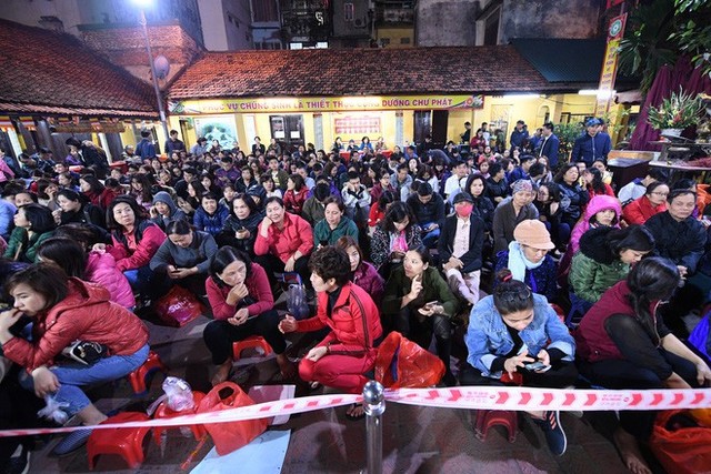  Hàng nghìn người chen chân dâng sớ cúng giải hạn sao La Hầu tại chùa Phúc Khánh - Ảnh 7.
