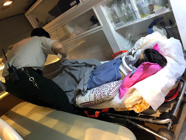 Việt kiều bị tạt axít và chém đứt gân chân khi chở bạn gái đi chơi được chuyển qua Canada điều trị bằng chuyên cơ - Ảnh 2.