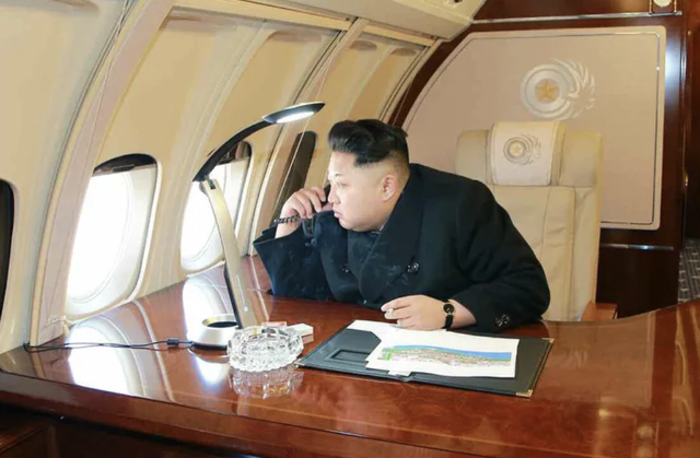 Khám phá chiếc chuyên cơ kín tiếng của nhà lãnh đạo Triều Tiên Kim Jong Un - Ảnh 1.
