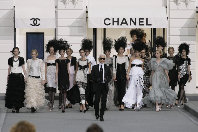 14 show diễn huyền thoại của Chanel dưới thời Karl Lagerfeld khiến giới mộ điệu thổn thức - Ảnh 1.