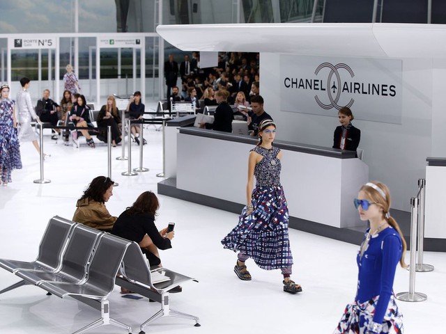 14 show diễn huyền thoại của Chanel dưới thời Karl Lagerfeld khiến giới mộ điệu thổn thức - Ảnh 23.