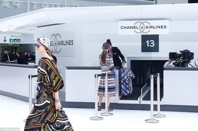 14 show diễn huyền thoại của Chanel dưới thời Karl Lagerfeld khiến giới mộ điệu thổn thức - Ảnh 26.