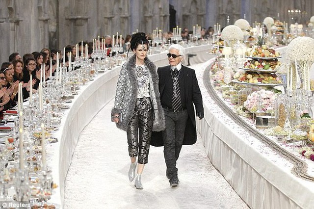 14 show diễn huyền thoại của Chanel dưới thời Karl Lagerfeld khiến giới mộ điệu thổn thức - Ảnh 45.