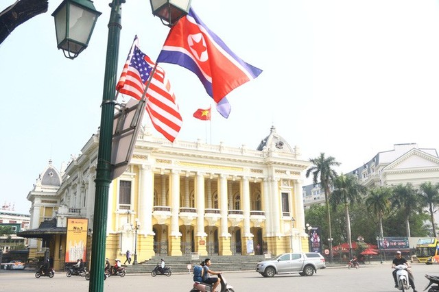 Cờ Mỹ - Triều Tiên tung bay phấp phới giữa thủ đô Hà Nội - Ảnh 6.