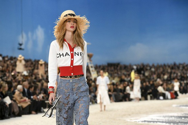 14 show diễn huyền thoại của Chanel dưới thời Karl Lagerfeld khiến giới mộ điệu thổn thức - Ảnh 7.