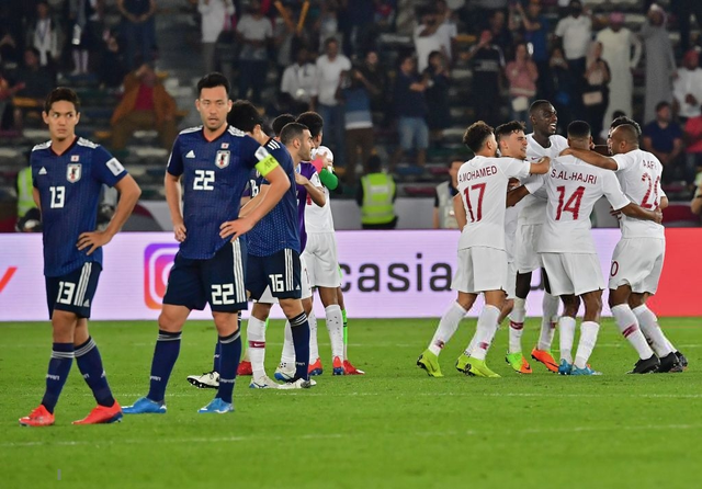 Khoảnh khắc tân vương Qatar hãnh diện nâng cao cúp vô địch, khép lại hành trình Asian Cup 2019 không thể quên - Ảnh 12.