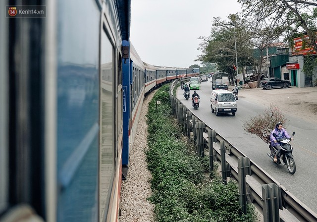 Chuyến tàu mùa xuân chở công nhân nghèo dọc đường đất nước về đến ga Hà Nội và những khoảnh khắc đoàn tụ đầy xúc động - Ảnh 8.