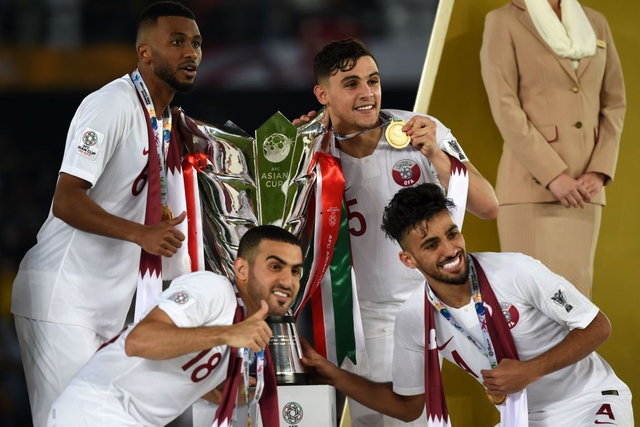 Khoảnh khắc tân vương Qatar hãnh diện nâng cao cúp vô địch, khép lại hành trình Asian Cup 2019 không thể quên - Ảnh 9.