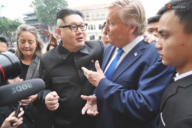 Bản sao của ông Kim Jong-un và Donald Trump bất ngờ xuất hiện tại Hà Nội, bị người dân và phóng viên vây kín - Ảnh 9.