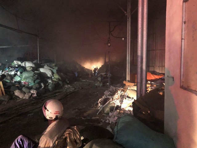 Cháy lớn tại nhà máy giấy ở Thừa Thiên - Huế - Ảnh 7.