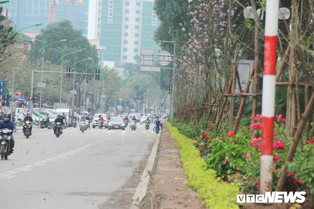 Ảnh: Đường phố Hà Nội rợp cờ hoa trước thềm Hội nghị thượng đỉnh Mỹ - Triều - Ảnh 6.