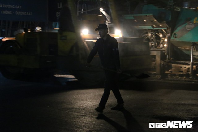 Ảnh: Công nhân xuyên đêm chỉnh trang ga Đồng Đăng trước giờ đón Chủ tịch Kim Jong Un - Ảnh 3.